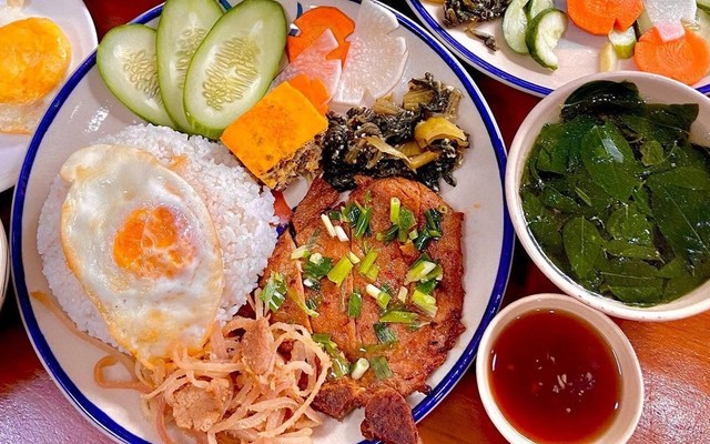 Dương Híp - Cơm Tấm Chuẩn Vị Sài Gòn - 216 Nguyễn Công Hoà