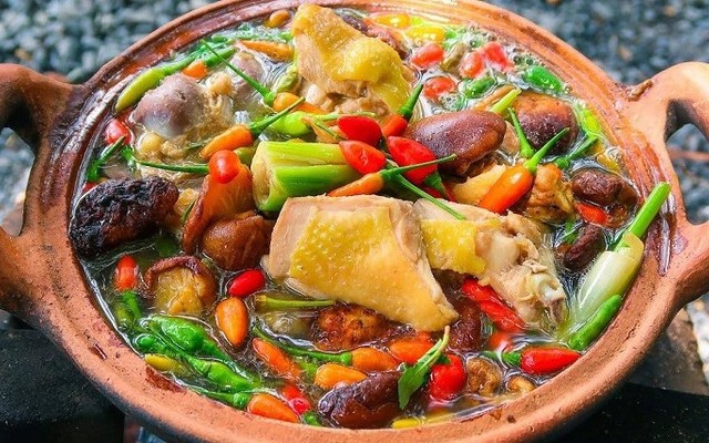 Gà Tiềm Ớt Hiểm Hugo - Võ Thị Sáu