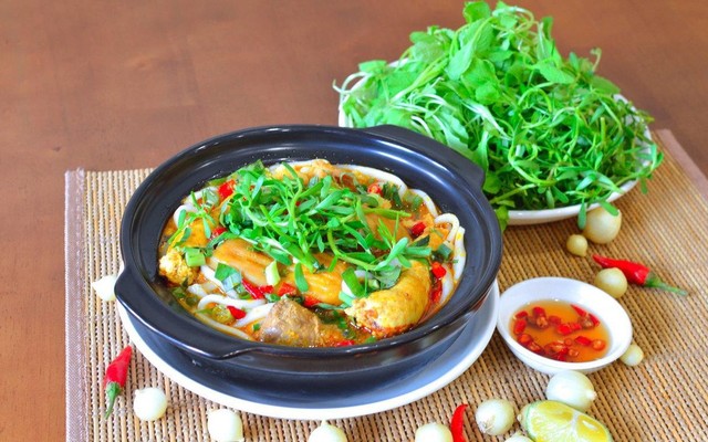Trung Hiếu - Bánh Canh Cá Lóc - 369 Ngô Gia Tự
