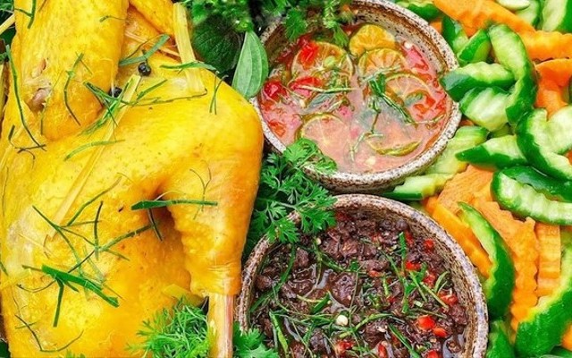 A.C Food - Gà Ủ Muối Hoa Tiêu & Khô Gà Lá Chanh - Hoàng Hoa Thám