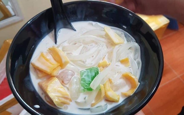 Tiệm Quỳnh Thu - Chè Ngon Bốn Mùa, Bánh & Coffee
