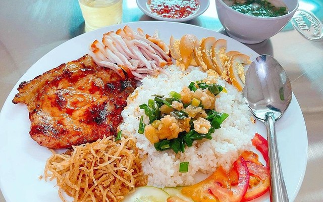 Lợi Lợi Quán - Cơm Sườn, Cơm Gà - Lê Quang Định