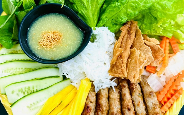 Nem Nướng Mộc - Nguyễn Gia Trí