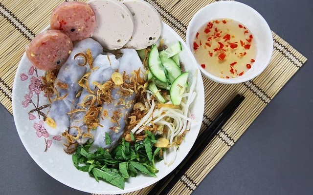 Bánh Cuốn Nóng - 193 Y Moan