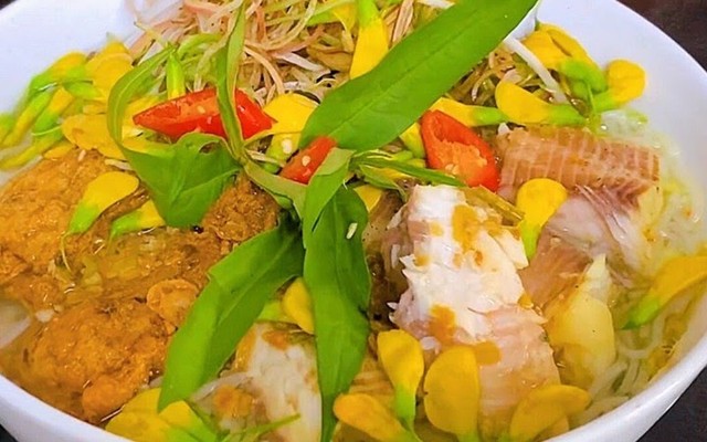 Bún Cá Châu Đốc , Bánh Mì Xíu Mại & Hủ Tiếu Bò Kho -Sinh Đôi Quán