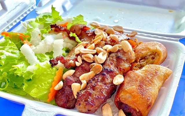 Bún Thịt Nướng Heo Bay - Đoàn Văn Bơ