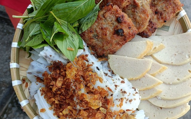 Quán Huyền Anh - Bánh Cuốn Nóng & Bún Chả Hà Nội