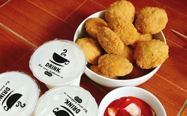 Chén Cả Thế Giới - Phố Bánh Gà & Chè - 78 Lê Lai