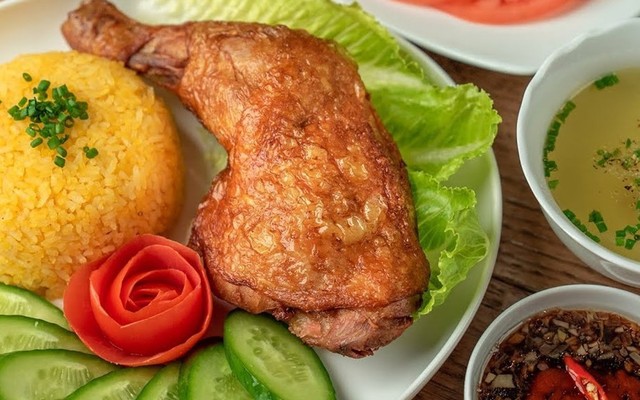 Cơm Gà Quay Thảo Mộc