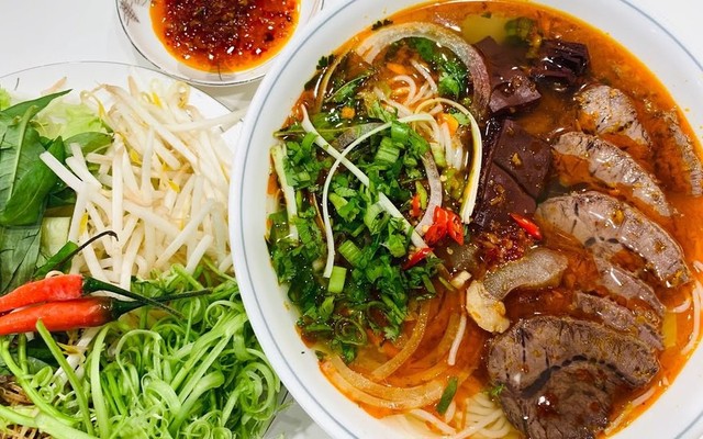 Bún Bò Huế - Bảo Uyên
