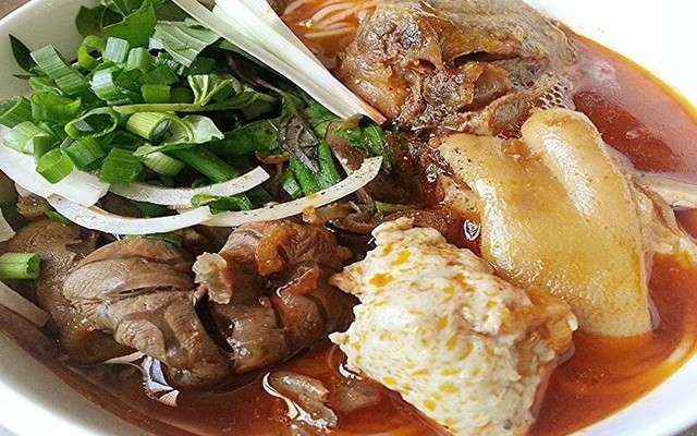Bún Bò Huế Anh Quốc - Lạc Long Quân
