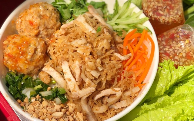 Cơm Tấm, Bún Thịt Nướng & Bánh Mì - Cô Trang - Lê Trọng Tấn