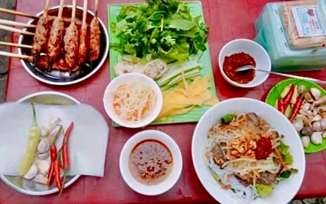 Quán Ôn Mệ - Nem Lụi & Bún Thịt Nướng - Nguyễn Chí Thanh