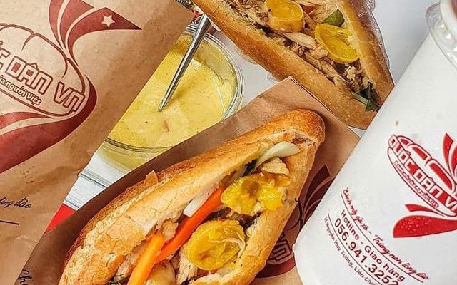Bánh Mì Quốc Dân VN - Bánh Mì Gà Xé Trứng Non