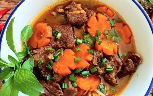 Bánh Mì Bò Kho Cô Ú - Âu Cơ