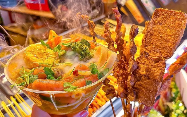 Tàu Phủi - Lẩu Khói & Xiên Nướng Trung Hoa - 245 Khâm Thiên
