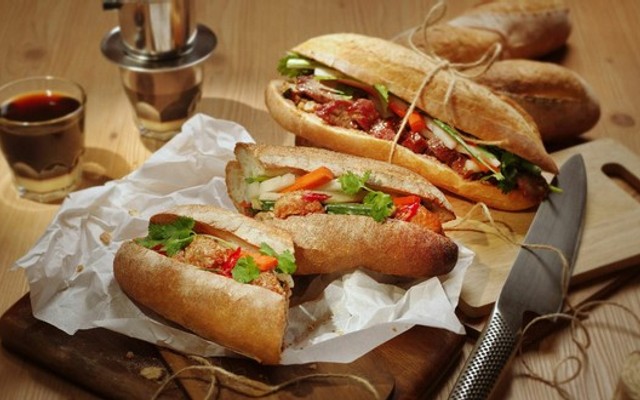 Bánh Mỳ, Nước Ép & Cafe Muối - T-T