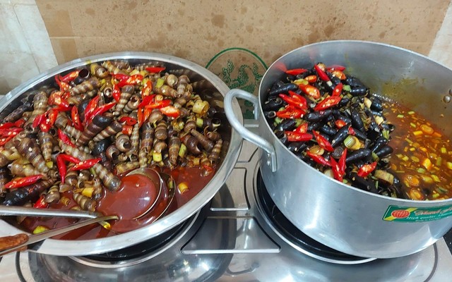 Miu Miu - Ốc Hút Huế & Cà Phê Muối