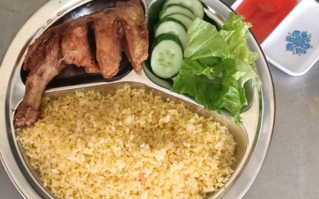 Quán 79 Cơm Chiên Gà Xối Mỡ - Cơm Chiên Bò & Cơm Heo Quay - Lê Thị Trung