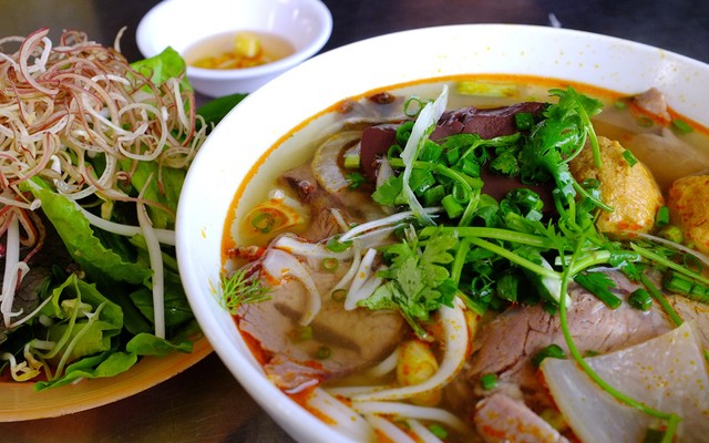 Tuấn 36 - Bún Bò Huế, Bún Đậu Mẹt & Phở Bò - Dương Khuê