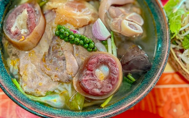 Nga Béo Bún Bò Huế- Bún Riêu Cua Bắp Trâu Tươi Hà nội - Nguyễn Văn Trỗi