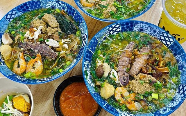 Mẩy - Bánh Đa Cua, Nem Lụi & Bún Chả Thịt Nướng