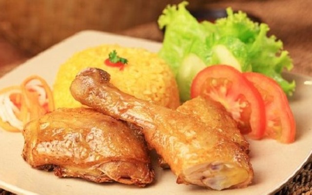 Cơm Gà Xối Mỡ Chị Phượng - Quốc Lộ 1A