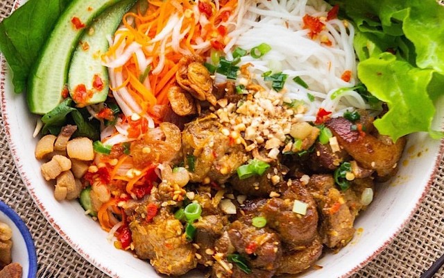 Ăn Vặt Cô Ba - Bún Thịt Nướng & Nem Nướng Nha Trang
