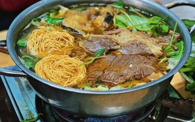 Lẩu Bò Nhà Gỗ - Lê Trọng Tấn