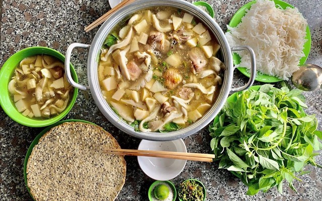 Quán Thuỷ Nguyễn - Lẩu Gà Lá É & Bún Cá Nha Trang