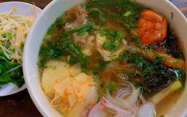 Bánh Đa Cá Rô Đồng Cô Huyền - Trần Nhật Duật