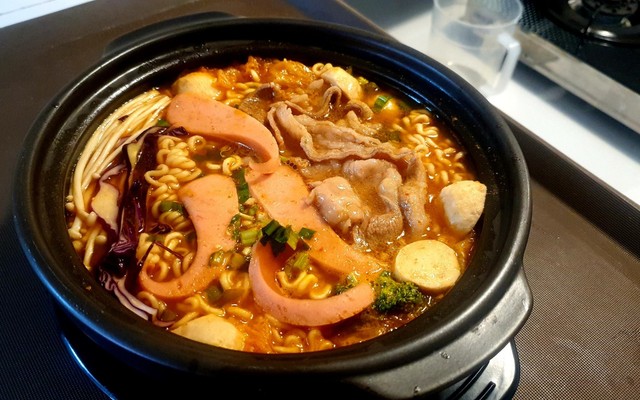 Mỳ Cay Bà Hiền - Mỳ Cay, Mỳ Ý & Sườn Nướng - Xóm Chiếu