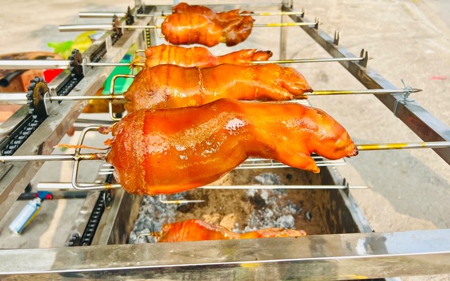 Alo Giò - Giò Heo Quay Lá Mắc Mật & Dồi Sụn Nướng - 345 Nguyễn Văn Linh