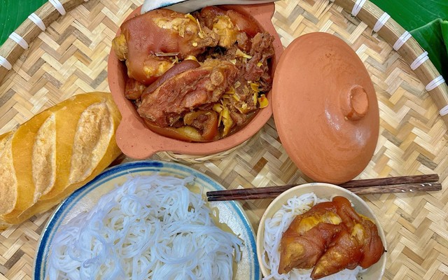 Giò Heo Giả Cầy Bếp Rơm - Nguyễn Trọng Tuyển