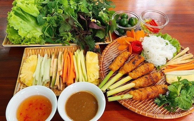 Vị Miền Trung - Bún Bò Huế & Bánh Tráng Thịt Heo - Nguyễn Cao