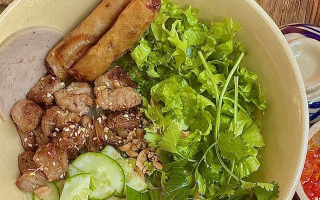 Tây Sơn Bình Định Quán - Bánh Mì, Bánh Ướt & Bún Thịt Nướng - Thích Quảng Đức