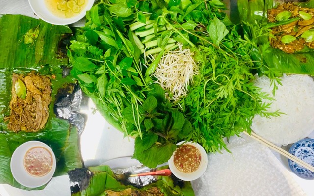 Đặc Sản Hồng Gia Trang - Bò Nướng Lá Chuối Cuốn Bánh Tráng - Phạm Văn Bạch