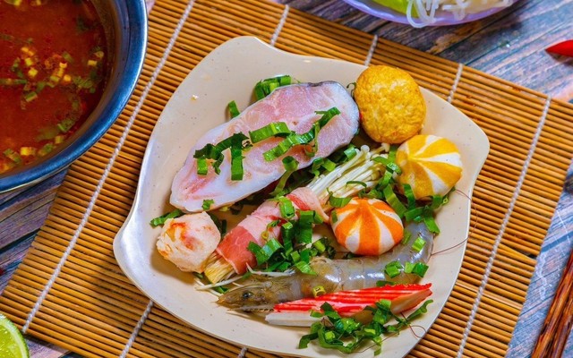 Huy Lợi Quán - Lẩu & Bò Bít Tết