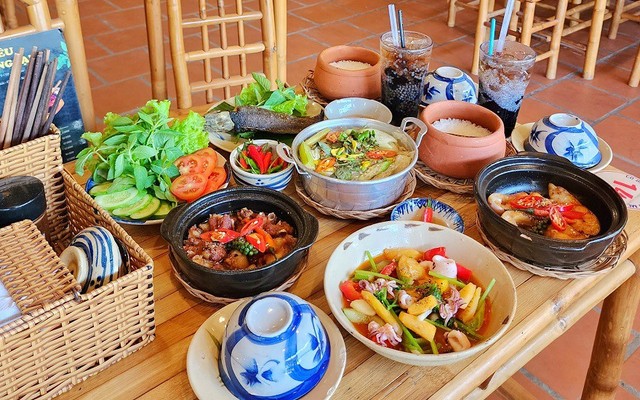 Quê Ngoại - Cơm Niêu - Nguyễn Văn Linh