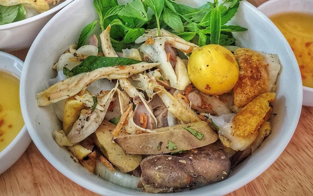 Xôi Gà & Bánh Ướt Lòng Gà Đà Lạt Thanh Thuý - Nguyễn Sơn