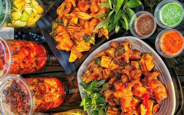 Chân Gà Sốt Thái Ngọc Tỷ Tỷ - Nguyễn Ái Quốc