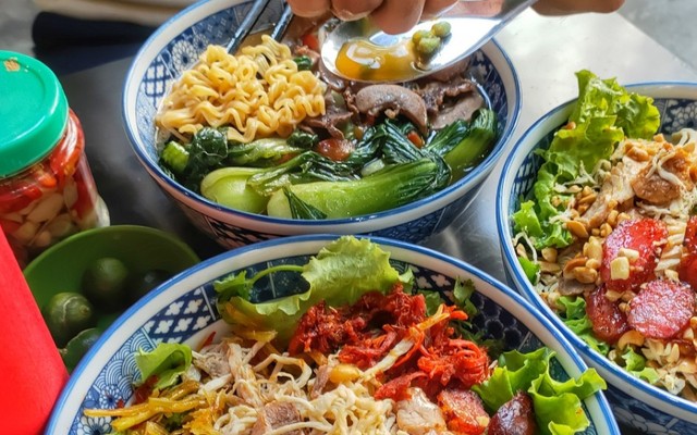 Phở Chua 22 - Phở Chua & Mỳ Trộn - Ngõ Tự Do