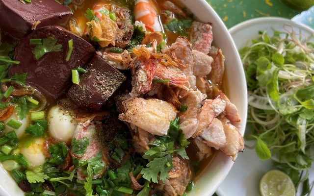 Bánh Canh Ghẹ Yến Phong Chợ Bà Chiểu - Bùi Đình Tuý