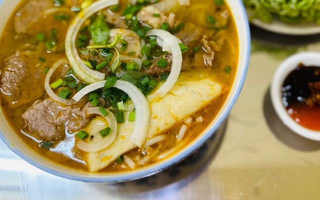 Bún Bò Huế Nhà Tôi - Âu Dương Lân