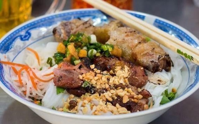 Cơm Gà Xối Mỡ Út Quảng - Bún Thịt Nướng, Bánh Cuốn & Bánh Ướt Nóng - Trần Văn Ơn