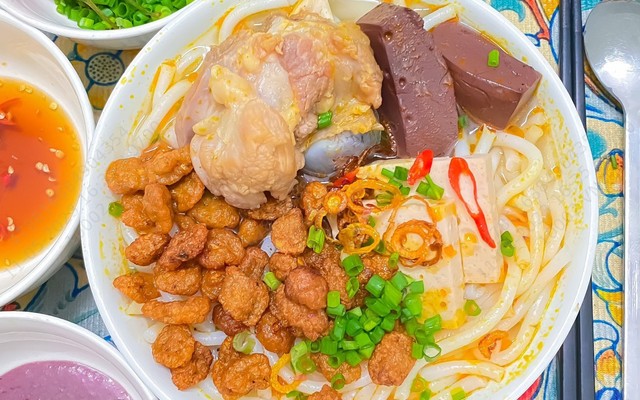 Trà Mãng Cầu, Bánh Canh Chả Cá & Trà Sen Vàng - Hà Gia Quán