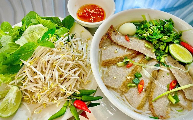 Quán Cô Nguyệt - Bánh Hỏi Lòng Heo & Bún Chả Cá