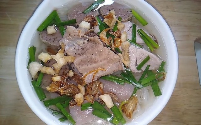 Hủ tiếu Mì, Bánh Canh & Trứng Vịt Lộn - Chị Mai