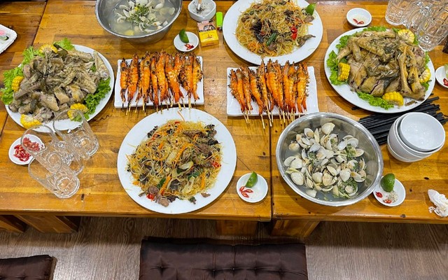 Quán Ngon Và Ngon B19 - Chuyên Đồ Rừng, Các Loại Lẩu & Cơm Văn Phòng