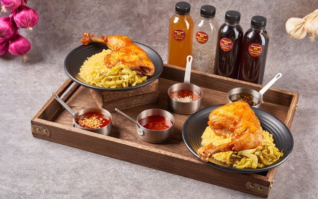 Cơm Gà Xối Mỡ & Cơm Gà Sốt Tiêu Xanh 213